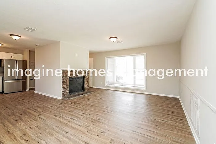 3 bed, 1.5 bath, 1176 sqft, $1,795 — Photo 3