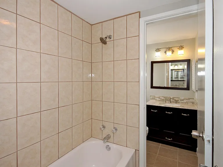 9647 Whiteacre Rd #B3 — Photo 8