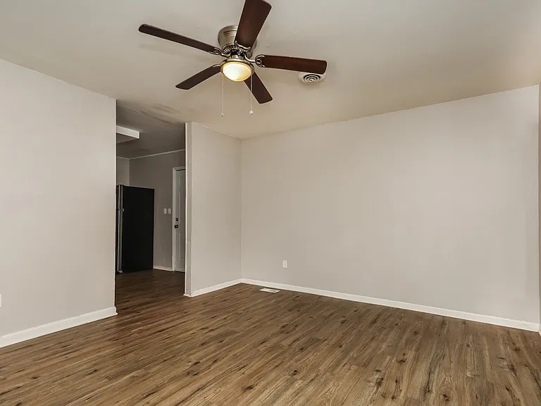 1514605_018_living_room_13417831.jpg