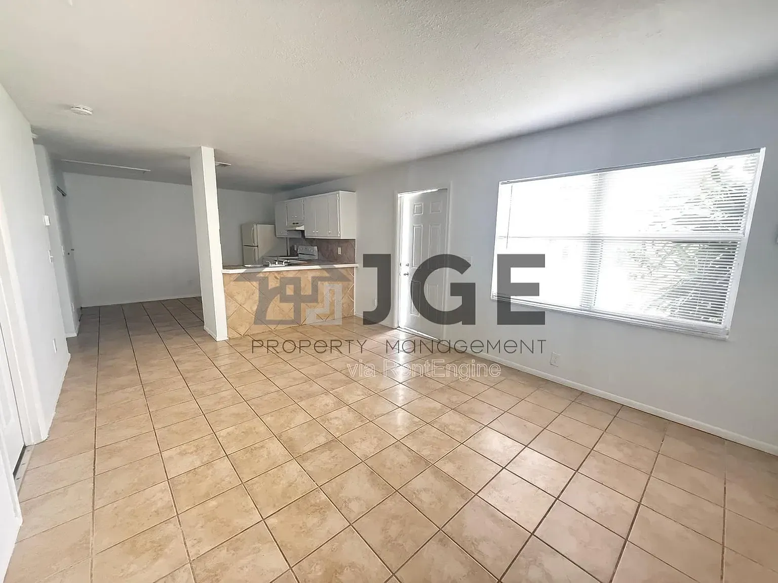 2 bed, 1.0 bath, $1,100 — Photo 2