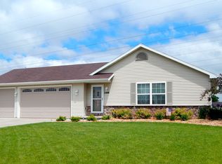 W5348 Mile Long Dr, APPLETON, WI 54915