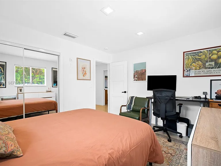 2231 SW 63rd Ave — Photo 15
