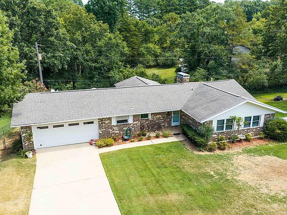 2nd image of 2519 Lakewood Dr