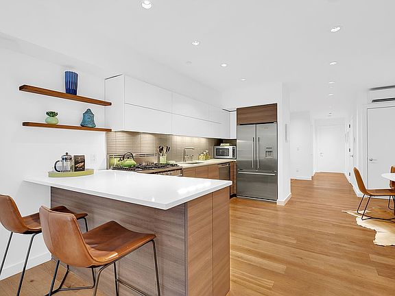 4th image of 241 W 107th St #Townhouse