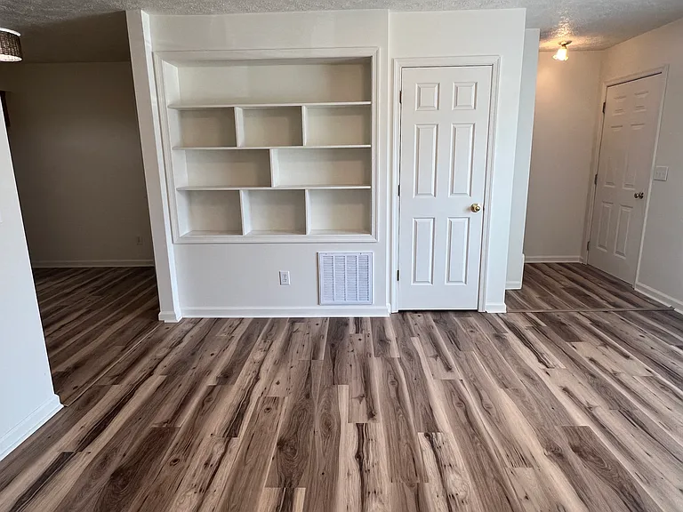1046 Bridge Ave — Photo 6
