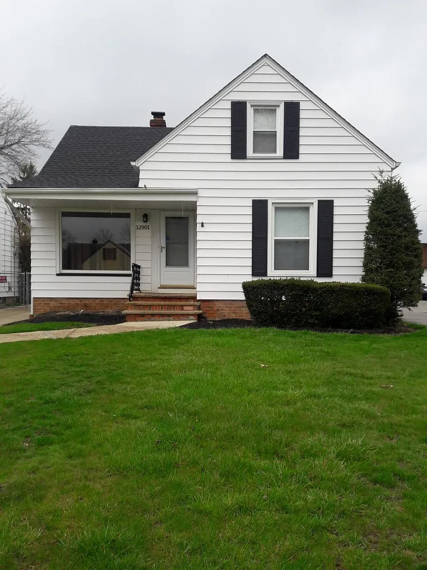 12901 Willard Ave photo 1