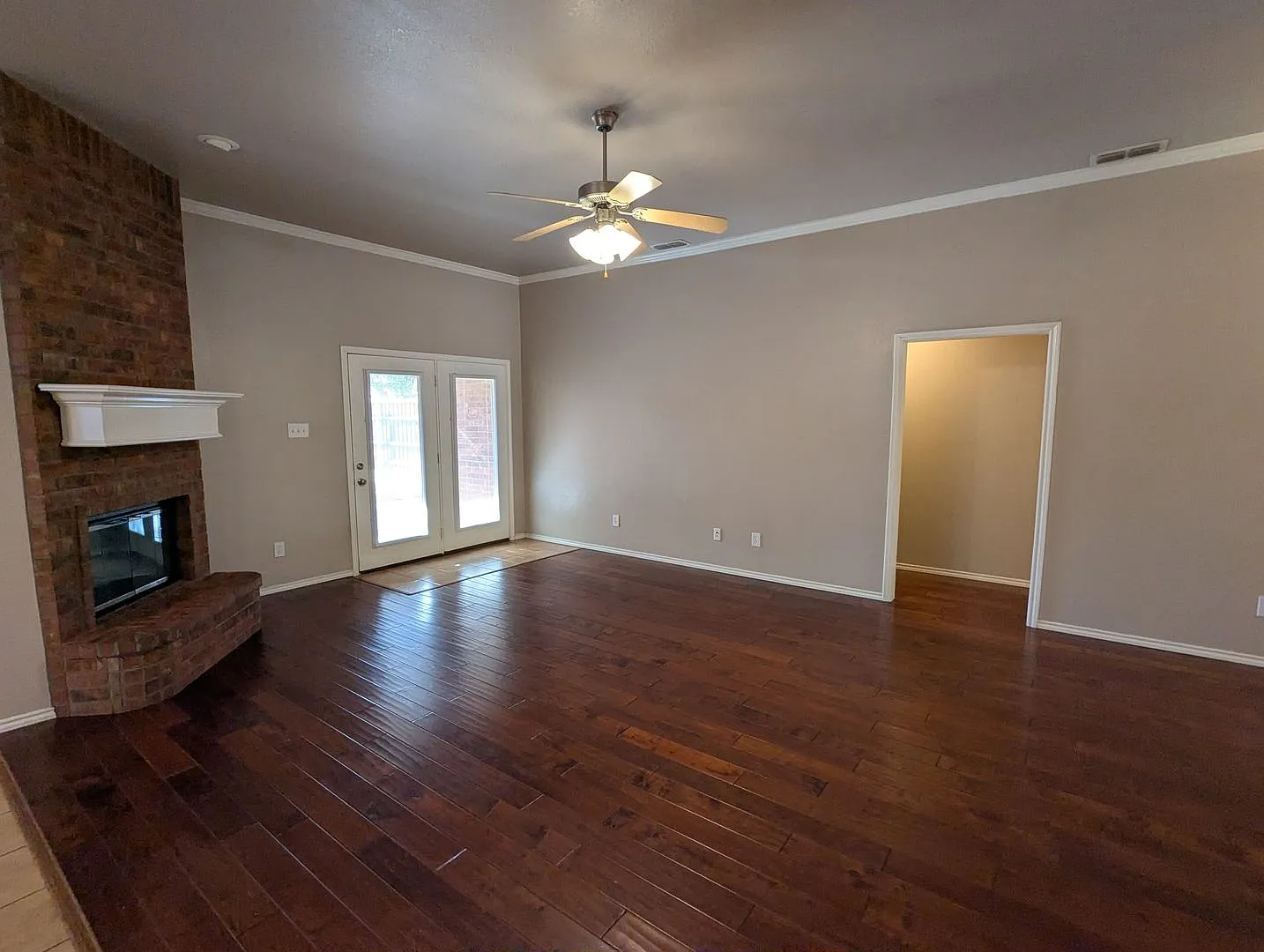 Beautiful South Lubbock Home — Photo 4
