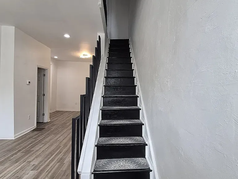 4031 Cambridge St — Photo 3