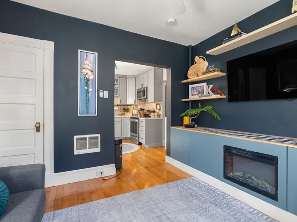 15 Lynde St APT 1, Salem, MA 01970