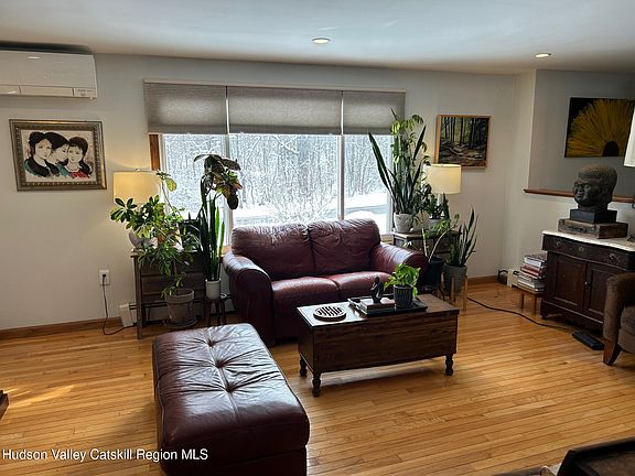 5th image of 208 Sawmill Road