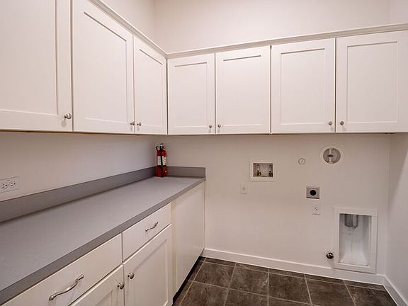 5th image of 1100 Karen Ave
