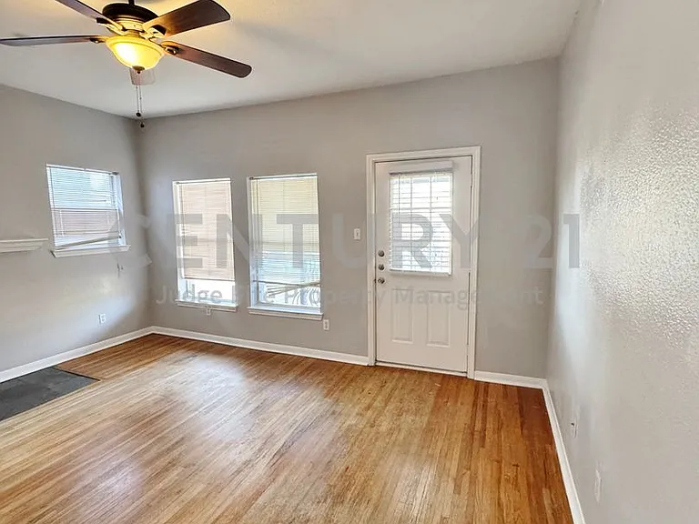 5720 1/2 Vickery Blvd — Photo 2
