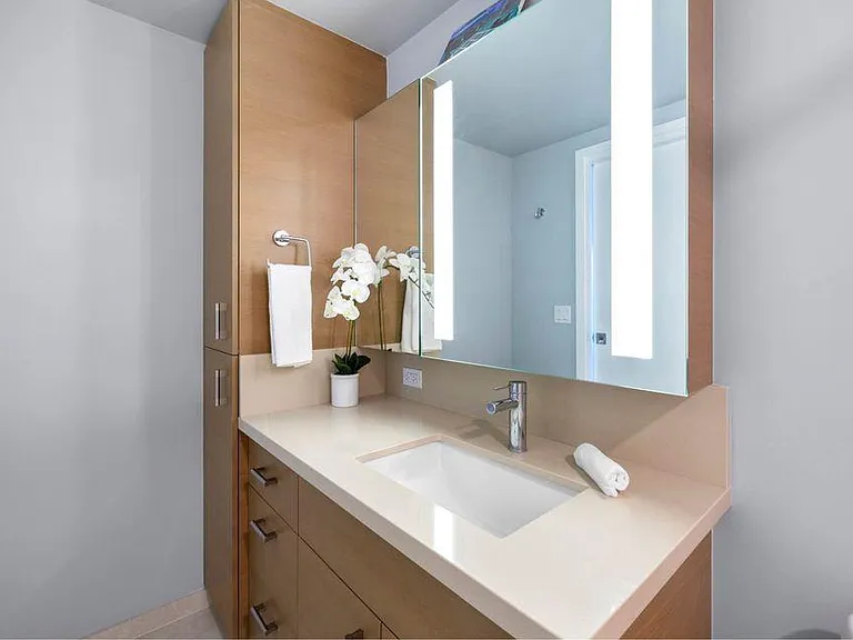 555 South St #1401 — Photo 5