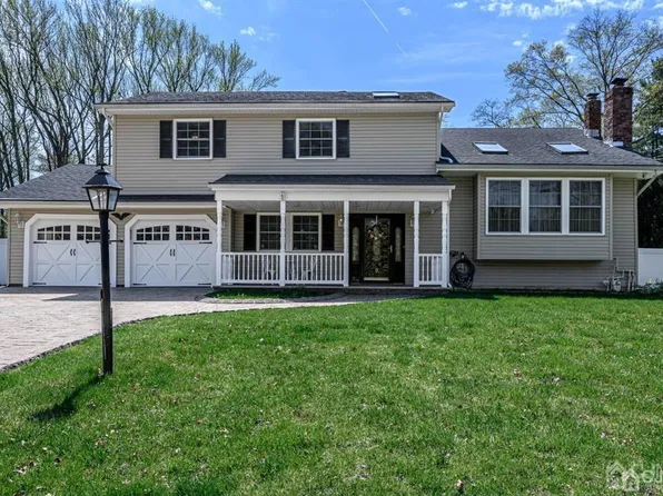 9 Fletcher Dr, Morganville, NJ 07751