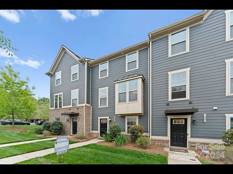 1233 Queen Lyon Ct — Photo 3