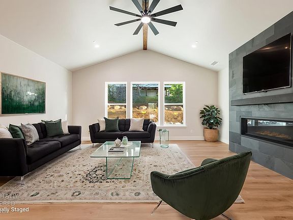 4th image of 2829 Camino Heights Dr