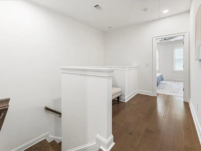 1233 Parkstead Ln — Photo 34