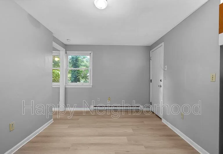 451 Divinity St #I — Photo 2
