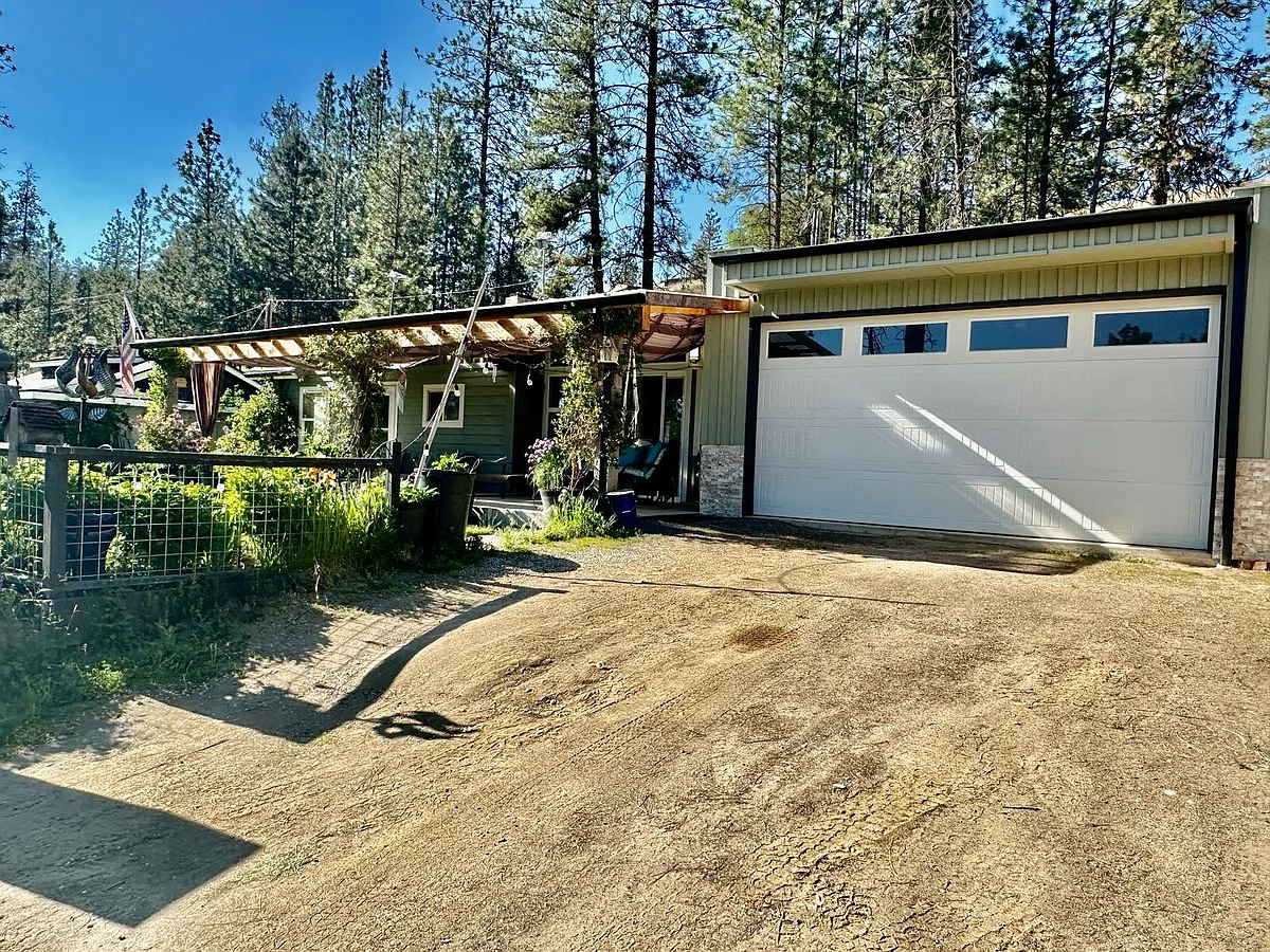 Building Photo - 6808 Highway 291 #C