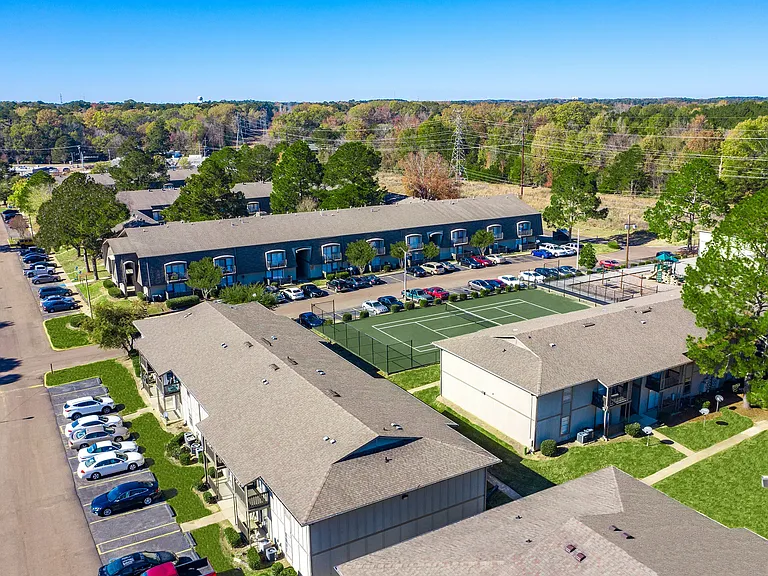 Royal Oak Apartments — Photo 7