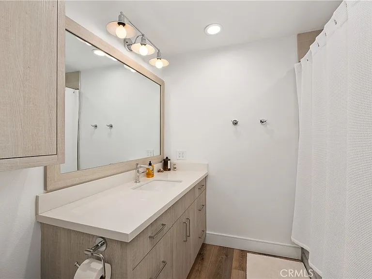 404 Loma Ter #C — Photo 19