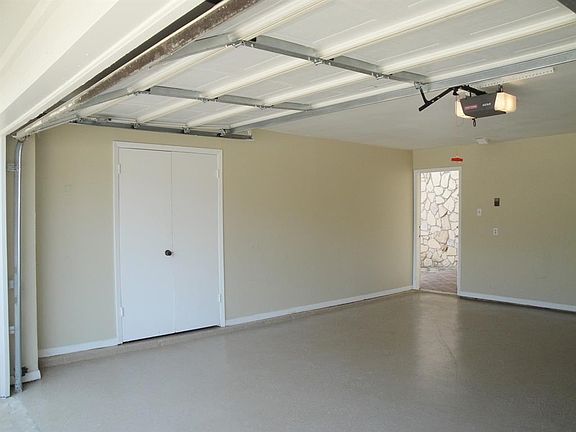 5th image of 2906 Country Place Cir #A