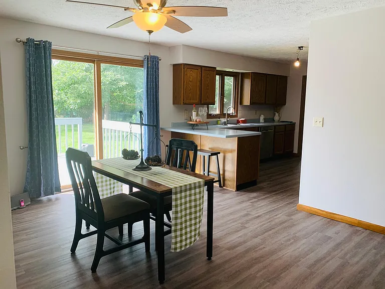 185 N Dogwood St — Photo 4