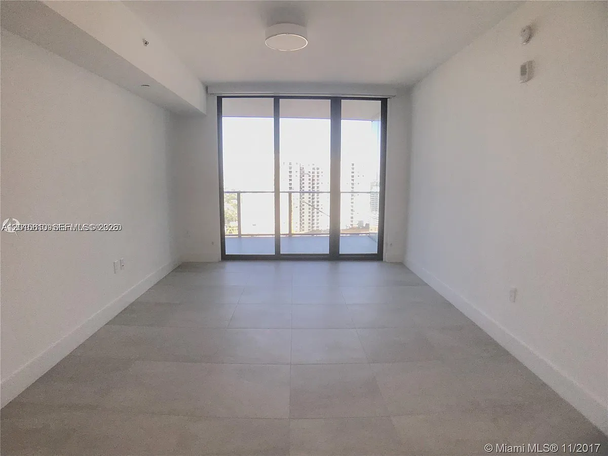 Building Photo - 1010 Brickell Ave #2810