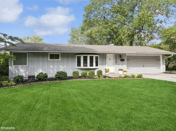 7836 Rosewood Ln, Prairie Village, KS 66208