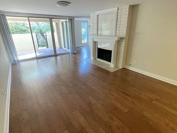 2nd image of 5330 Lindley Ave Unit 113