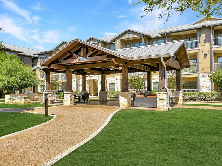 Platinum Shavano Oaks — Photo 8
