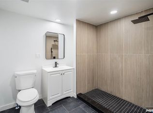 90 N Grove St FLOOR 3, East Orange, NJ 07017