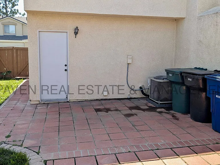 7689 Canberra Way — Photo 20
