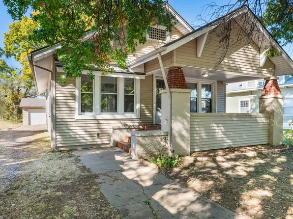 205 S College Ave, Mulvane, KS 67110