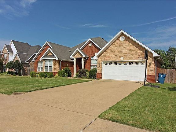 2nd image of 607 SE Jamaica Dr