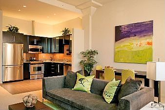 Living :: 1001 46th St. #302