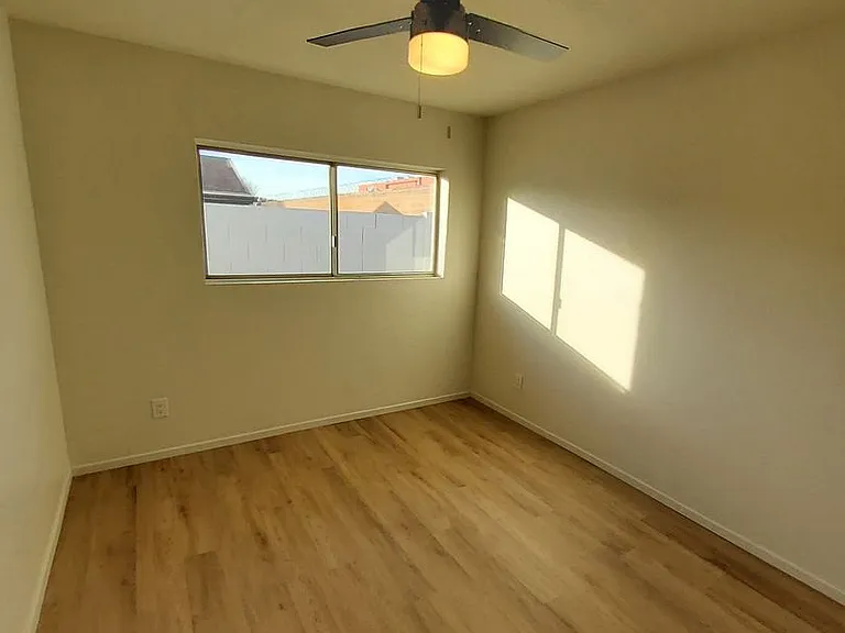 5040 N 18th Ave — Photo 11
