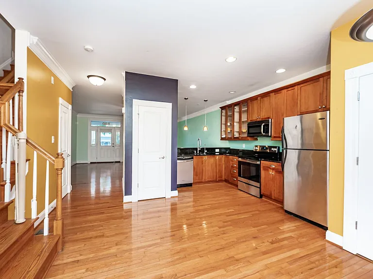 520 S Laurel St — Photo 7