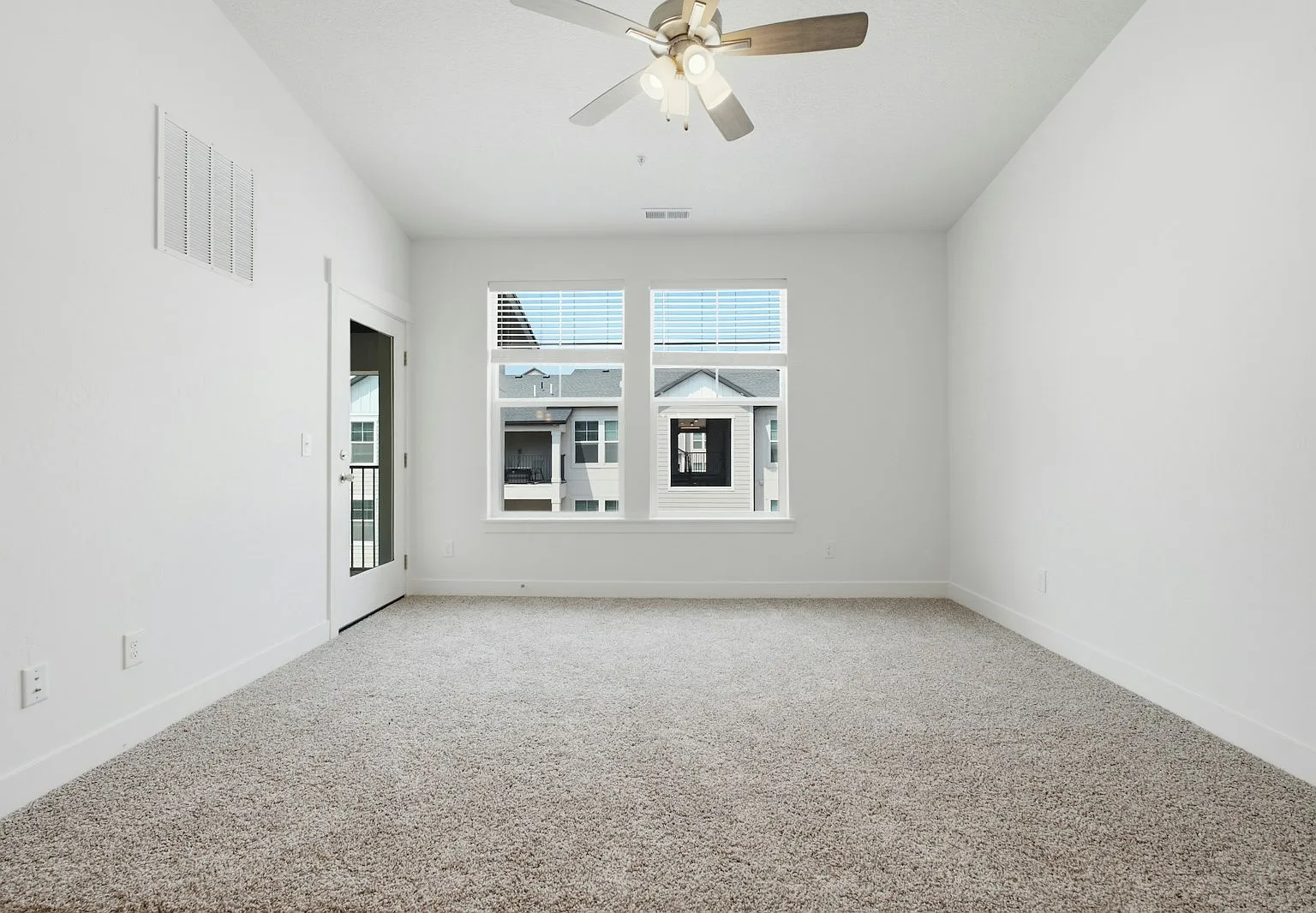 882 N Coulsen Dr. J303 — Photo 2