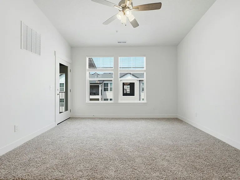 882 N Coulsen Dr #J303 — Photo 5