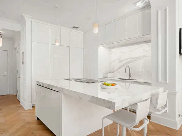 21 East 22nd Street image 5 of 10