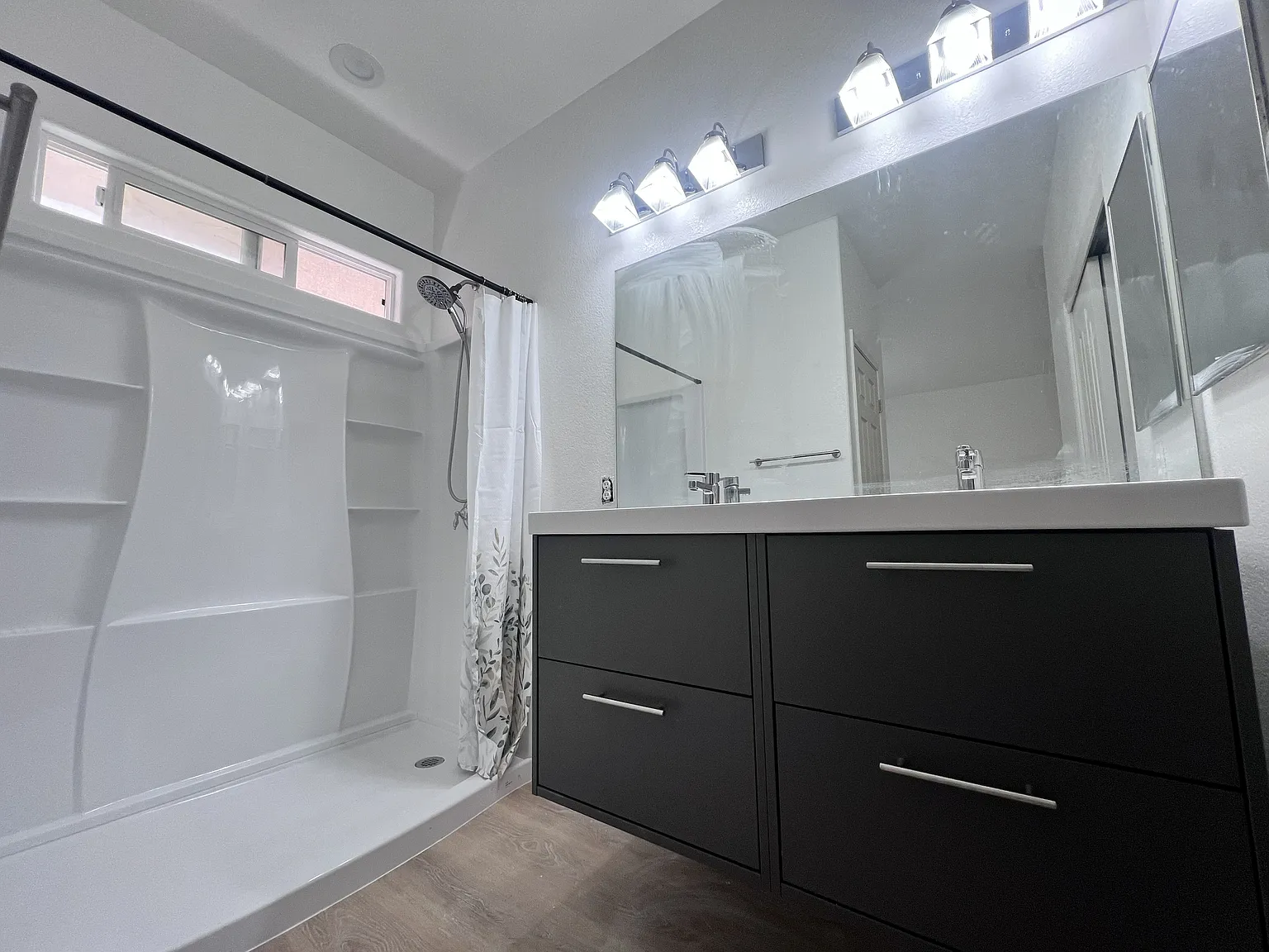 3 bed, 1797 sqft, $2,300 — Photo 4
