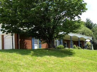 560 Spring Ln, Philadelphia, PA 19128