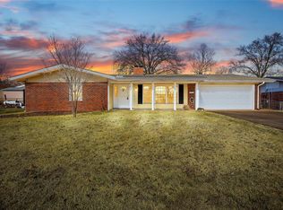 9243 Eddie And Park Rd, Saint Louis, MO 63126