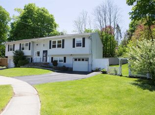 13 Creekview Ct, Wappingers Falls, NY 12590