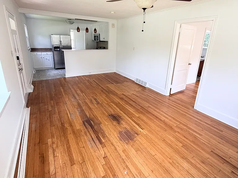 1305 Summerland Dr — Photo 3