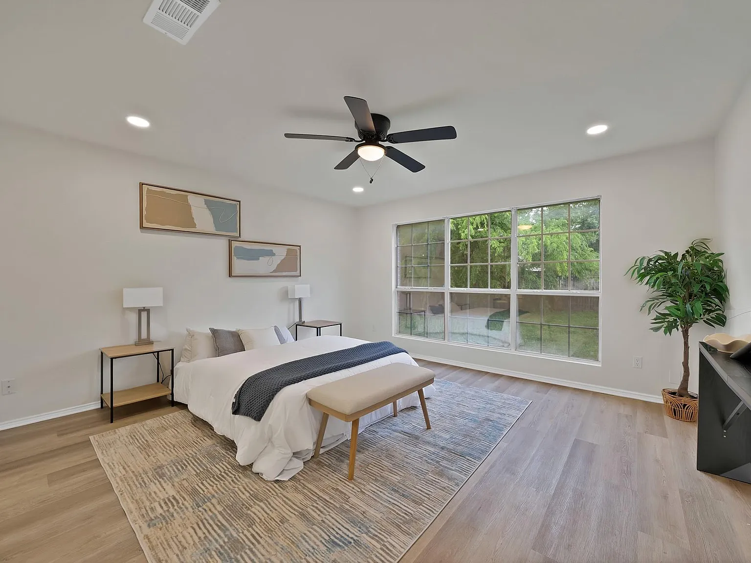 5 bed, 2396 sqft, $2,950 — Photo 2