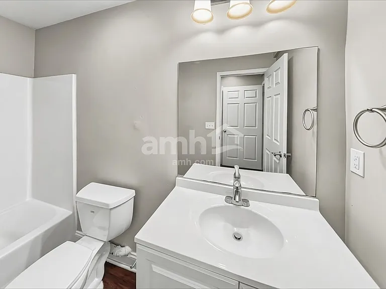 406 Howell Xing — Photo 20