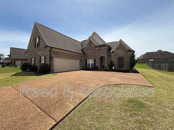 2nd image of 3261 Vineyard Dr S