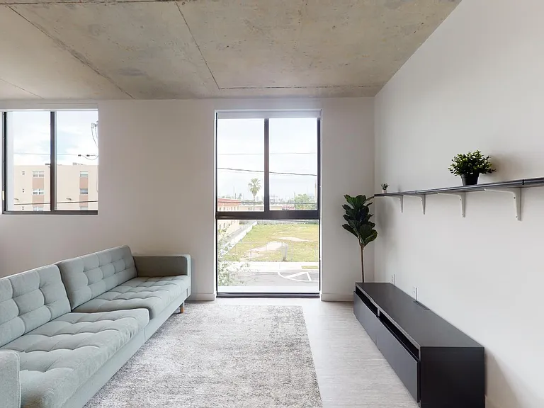 726 NW 3rd St #301 — Photo 3